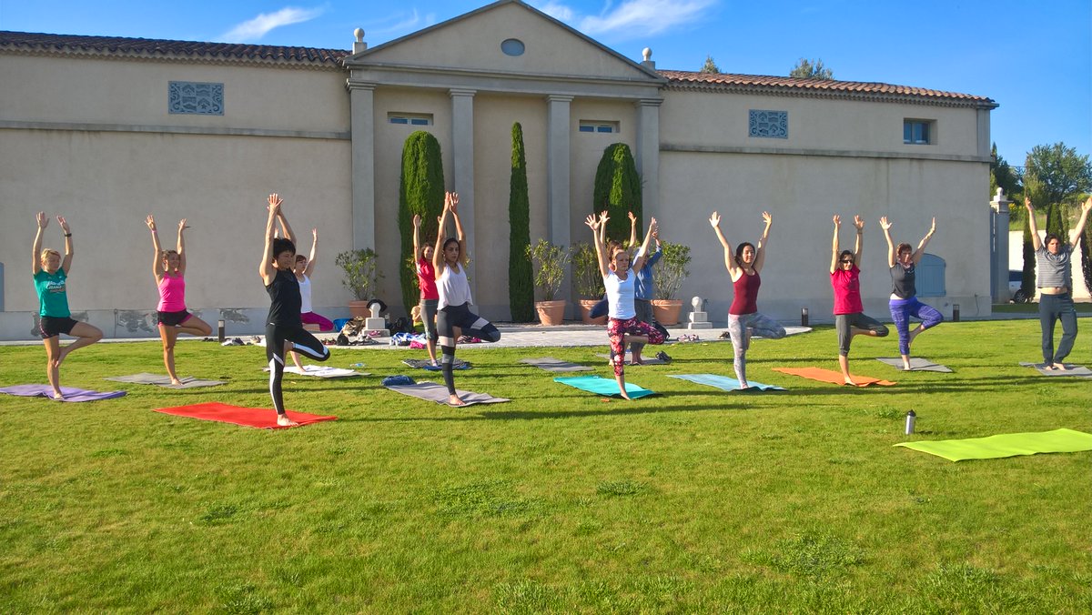 ChateauGassier's tweet photo. Mardi 19 septembre 18h45 séance #yoga au @chateaugassier Réservation chateau-gassier.fr #Respiration #breath #relaxation #corps #BienEtre https://t.co/Zaw7uLCebi