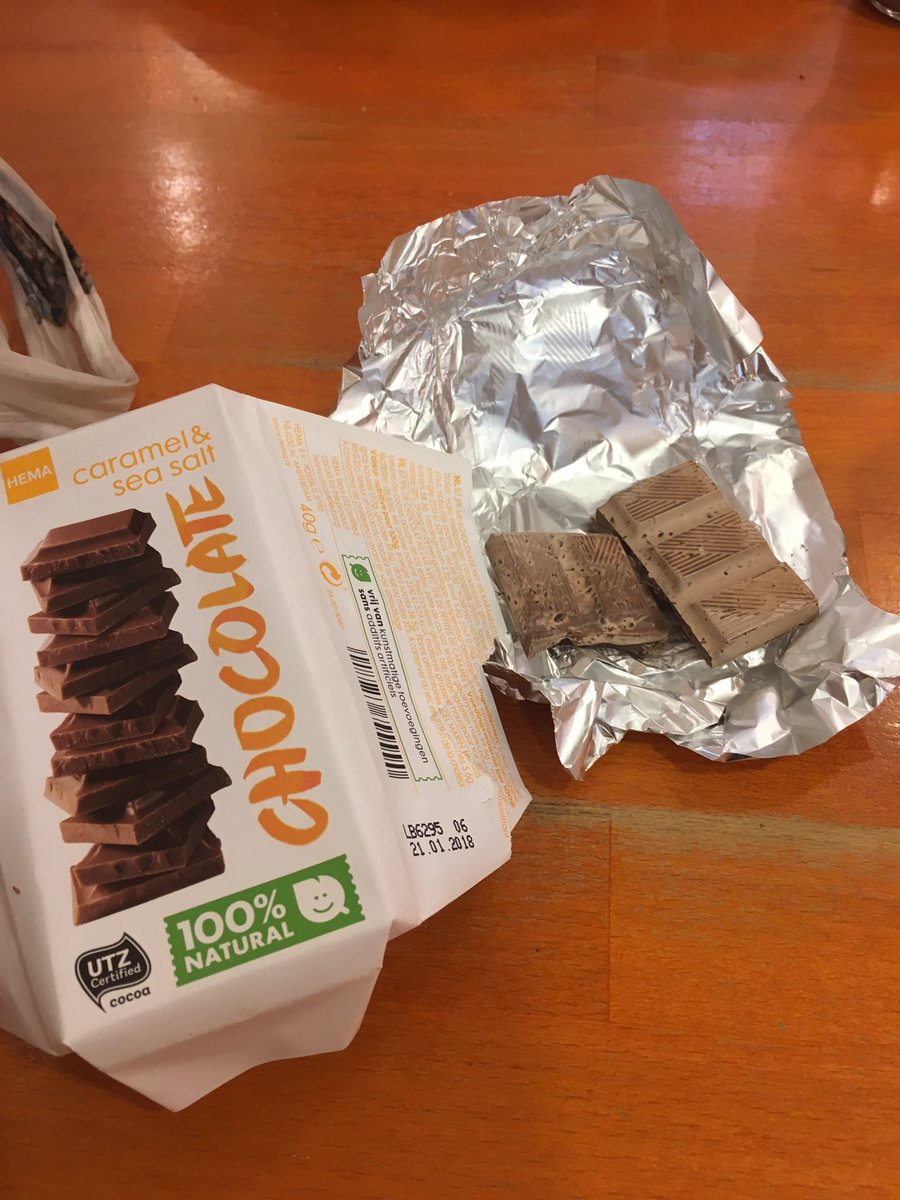 Hurkmansauto's tweet photo. Beste @HEMA  is dit wel juist? De jonge bediende zegt van wel maar zo hoort chocola er toch niet uit te zien?? https://t.co/QpUuvQ7QMG