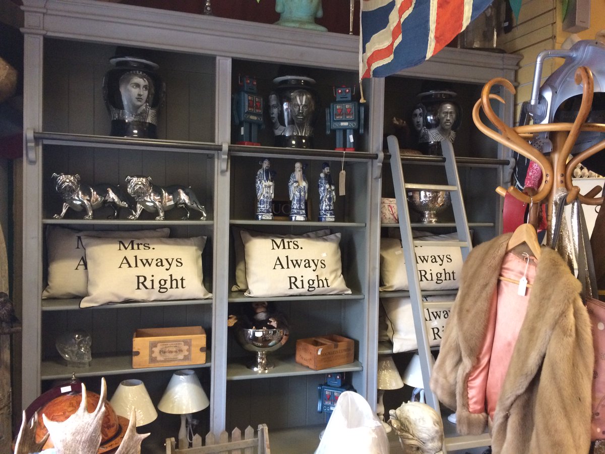 Decorate your house like a pro at Rolfey’s #RummageatRolfeys