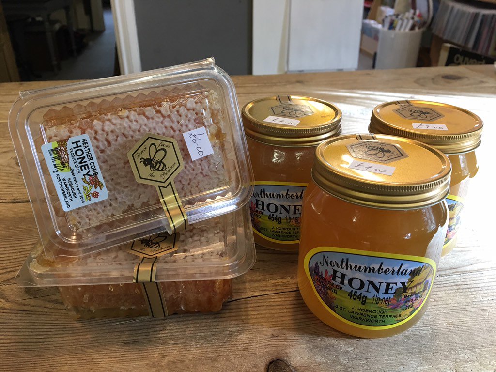 Beehive_Alnwick's tweet image. Good morning folks! @AlnwickFoodFest in town! Grab yourselves some local Honey &amp;amp; Comb fresh of the heather with us!