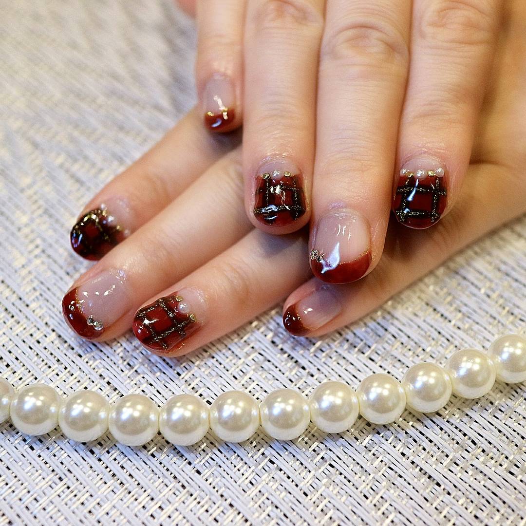 みい みいちゃんねいる 結婚式のお呼ばれネイルをさせていただきました ボルドーのドレスにあわせて チェックも秋らしくて可愛い ジェルネイル 結婚式お呼ばれネイル T Co Drbknguy5s Twitter