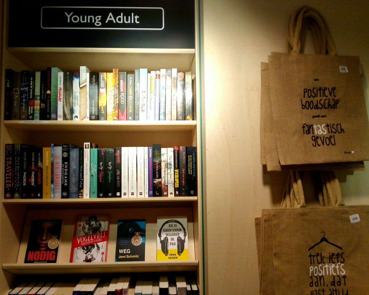 VDVelde_Assen's tweet image. Yes de @Literatour_NL is begonnen! De Boekenweek voor Jongeren!  Haast je naar onze winkel en kom je eigen #3pak halen!  #youngadult @cpnb