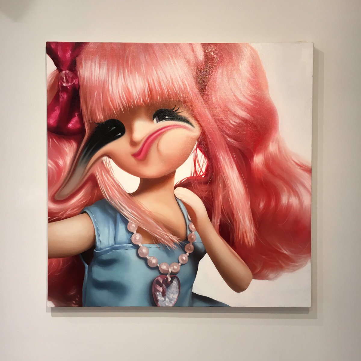 森山亜希さんの個展『DOLLs』を東銀座のun petite GARAGEで見た。藝大油画在籍中の作家。ドールの絵画。ジェンダーやセクシャリティをテーマにしてる。レタッチソフトのようなエフェクトを施した作品も面白い。会期後半に一部作品を入れ替えたとのこと。9/30まで。