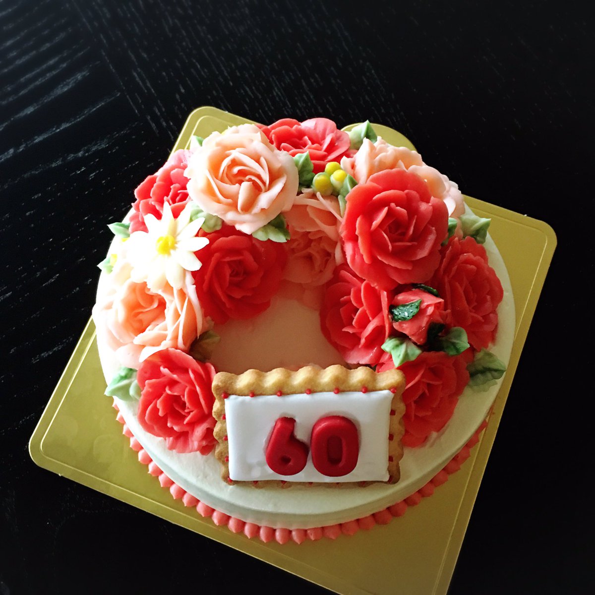 Cafe De Realite Twitter પર 本日のオーダーケーキ 還暦のお祝いフラワーケーキです 赤を入れて華やかに とのオーダー豪華5号 おめでとうございます 岐阜フラワーケーキ オーダーケーキ 岐阜カフェ お菓子教室 フラワーカップケーキ お花絞り 還暦