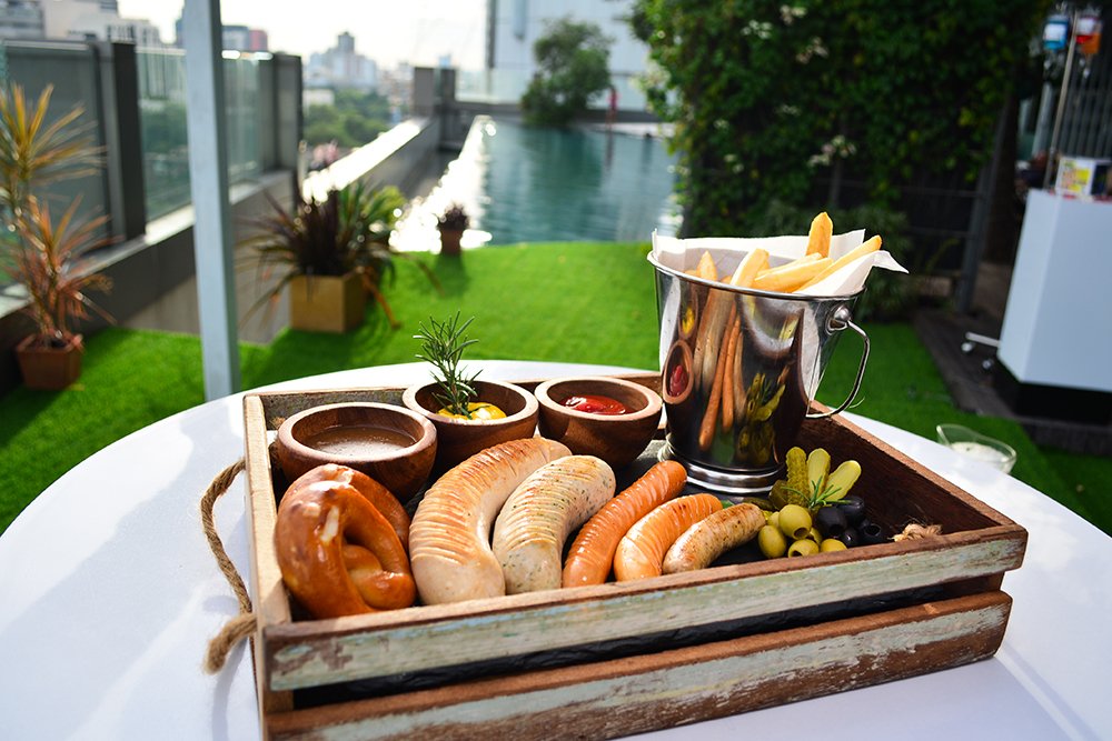 Slawut3's tweet photo. “Super Sausage Platter” waiting for you at BAR9 Beer Garden! ไส้กรอก 5 อย่าง กับ... https://t.co/rhWgOWEuks by #wheresale via @c0nvey https://t.co/dmxEFa15gj