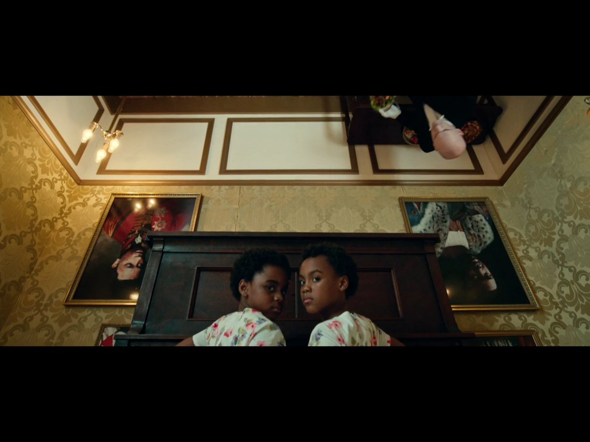 Este videoclip del director Oscar Hudson es un muy difícil ejercicio de movimiento de cámara circular en vertical: facebook.com/KBNnextmedia/p…