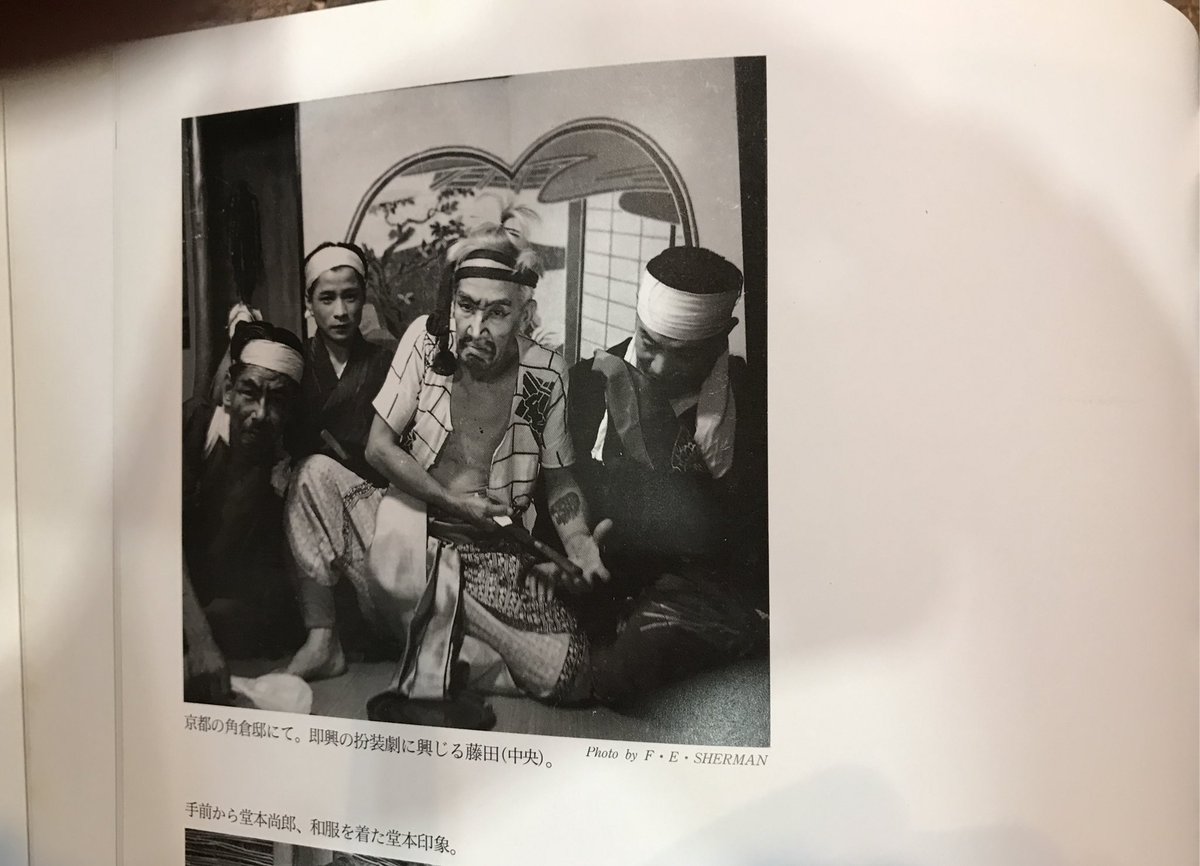 フランスの日本人画家・藤田嗣治氏が、左腕に12時を指しているタトゥー