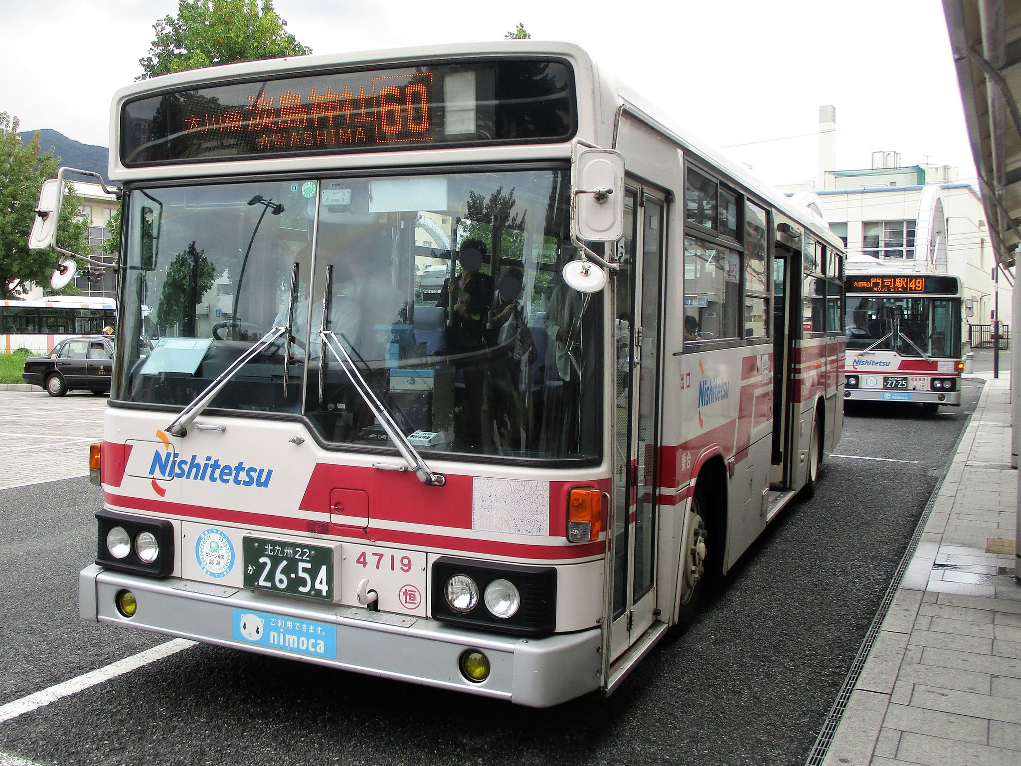 西鉄 バス看板 アーチ型 赤・白・紫 博多駅前バス撮影(2022)11～西鉄バスの路線96MC(赤バス)～ : 適