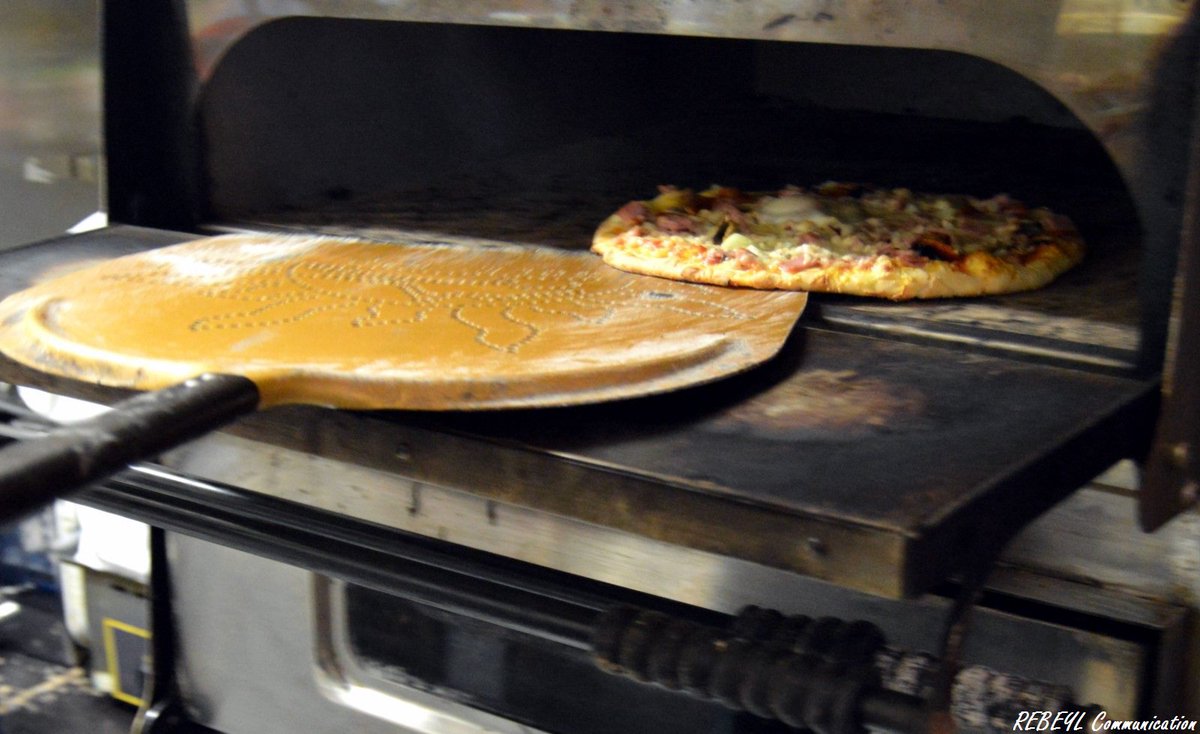 lepascalou34's tweet image. La Pizzéria Le Pascalou, c'est un large choix de pizzas rouges, blanches  et Calzone mais aussi de plaques pizzas (70 parts environ)!