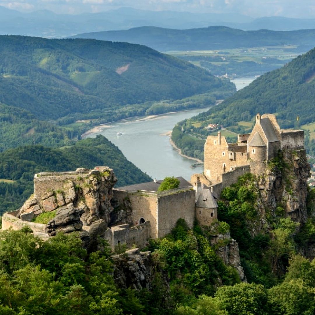 Aggstein Castle in #Wachau
A perennial guard over the Austrian Danube