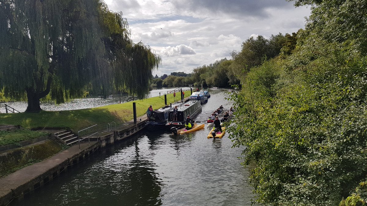 First load of boats through Benson! Cleeve lock next! <a href="/ReadingBlues/">ReadingBlues</a> #BigRow