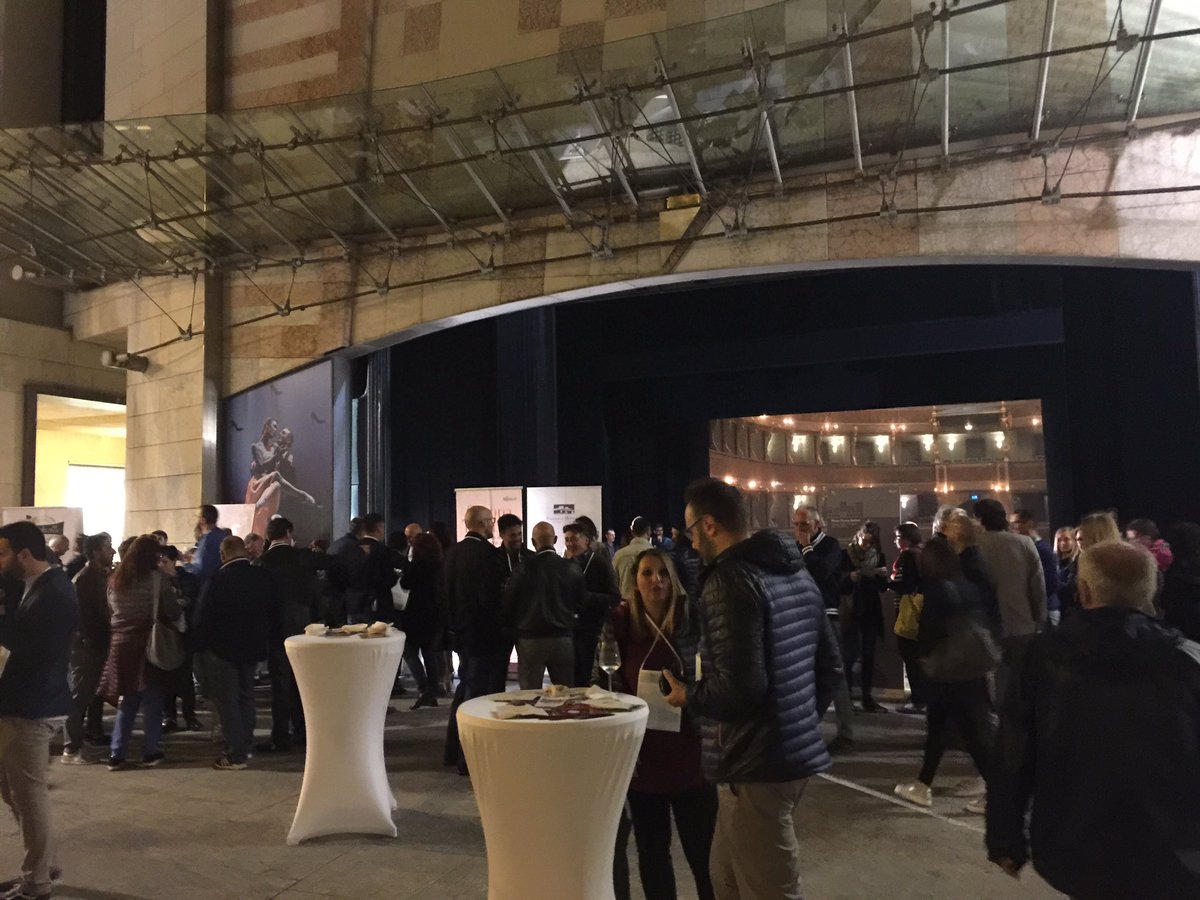 VinoDolomiti's tweet photo. #DOCcinema ha festeggiato la sua 10'edizione per le vie del centro storico di Trento tra degustazioni,spettacoli&amp;proiezioni cinematografiche https://t.co/ZuXlDeQdUM