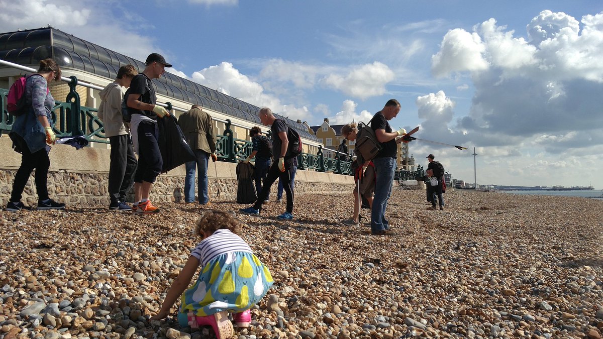 strawssuck_uk's tweet photo. Saturday morning #beachclean , keep our beaches clean #brighton https://t.co/SsSPH4IBUl