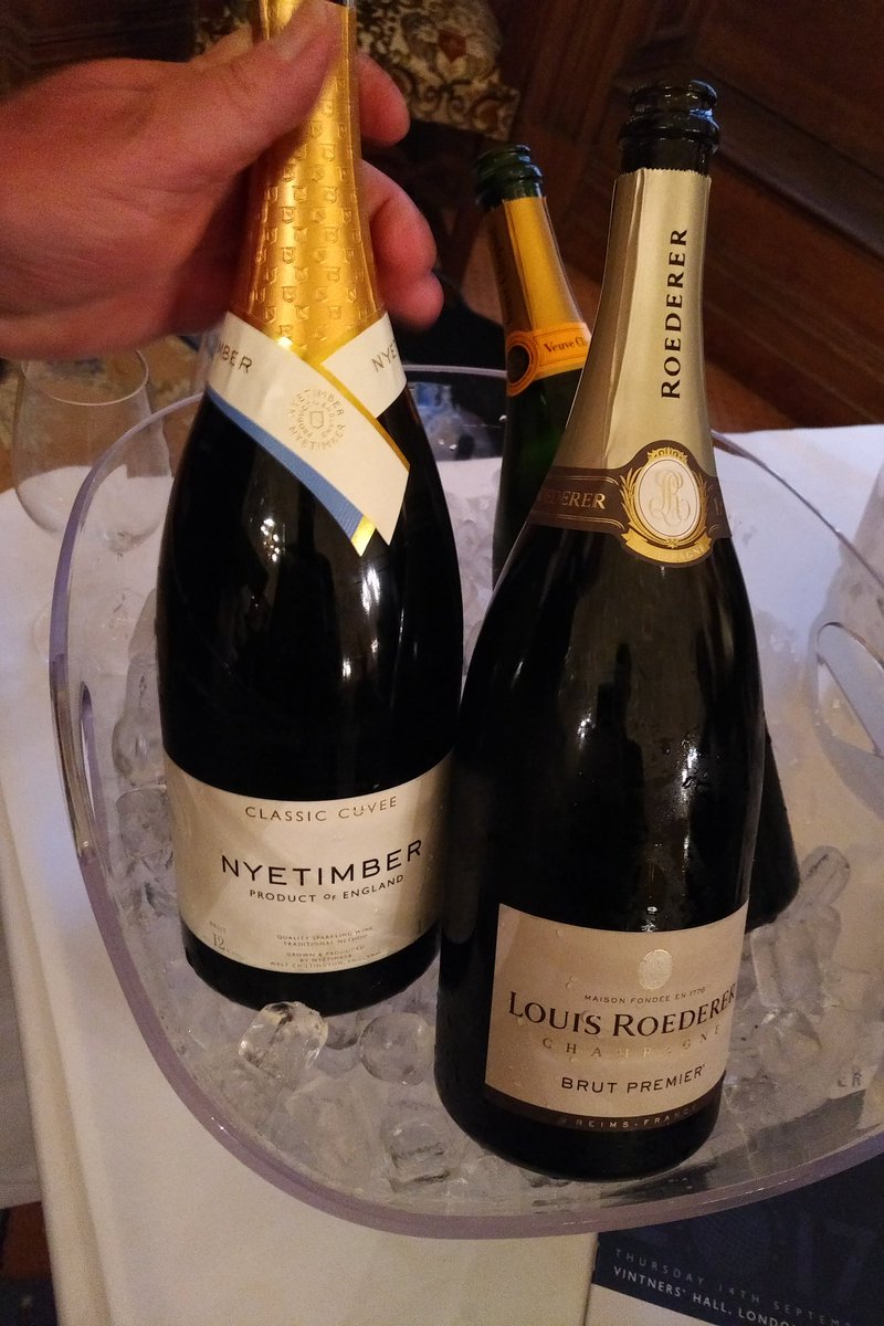 GreatrixBrad's tweet photo. I didn't recognise him at the time, but turns out this hand reaching for @Nyetimber belongs to Kit Lindlar - 1st ever Nye W'makr @mrtomfizz https://t.co/Yz1DrLa81z