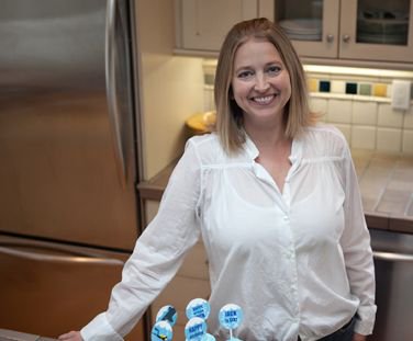 Meet Abigail Barnes of <a href="/paperandcake/">paperandcake</a> as we celebrate #10YearsofOperationShower of #givingback! #operationshower buff.ly/2f19jkO