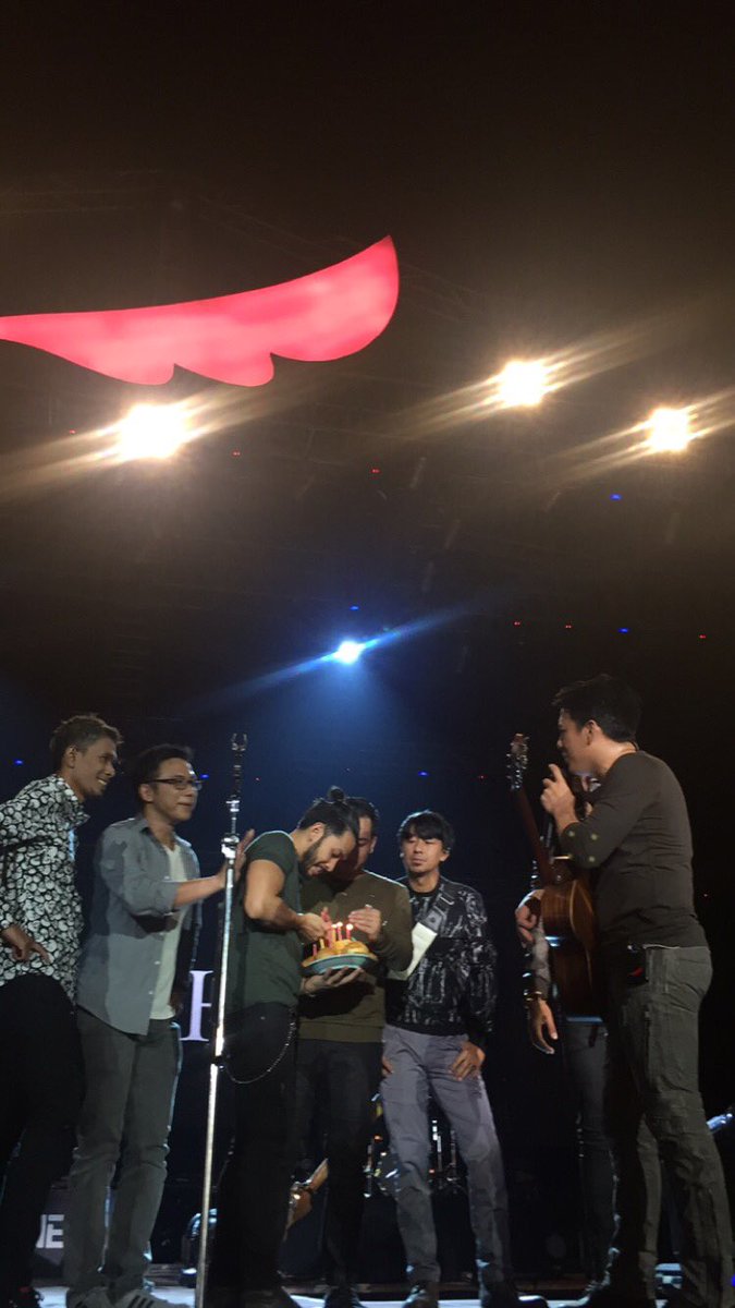 Happy Birthday Ariel! Yuk say happy birthday buat Vokalis Noah dengan hastag #NOAHRoadToNewAlbum