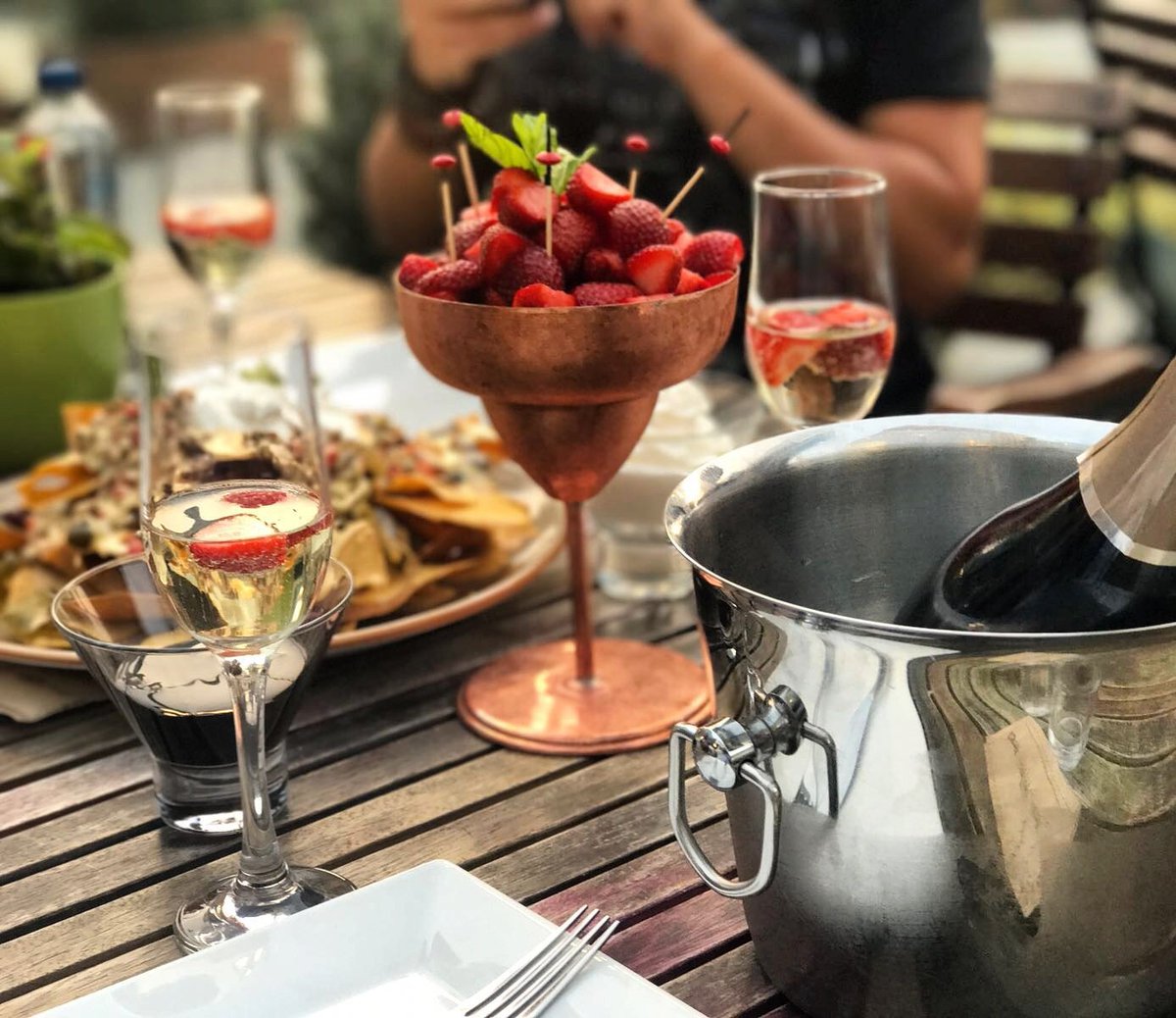 Cumartesi akşamları bizimlesiniz😍
Kimseye söz vermeyin😎
#dowtownfoodclub 
#hayatburadagüzel