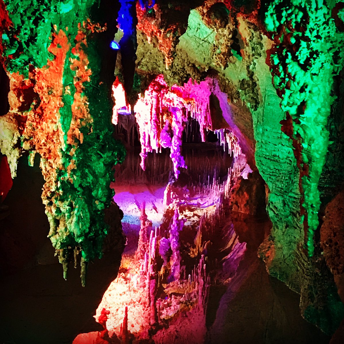 traveljenn's tweet photo. Spent the morning exploring @Caverns in @VisitShenCoVA! They were amazing #TMOM #matpra2017 #ShenCoVa https://t.co/vEhRMwWNXt