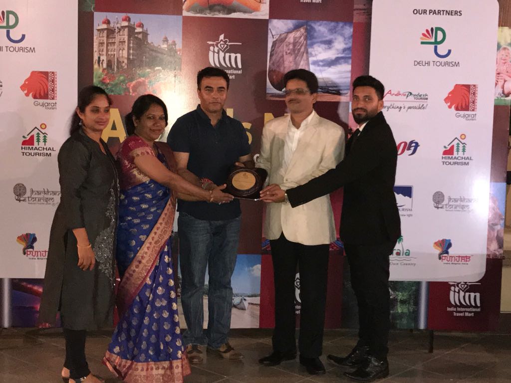 seanadevent's tweet photo. @TourismGoa wins the Best Decorated Stand National &amp; Mice Destination Of The Year Awards at #IITMDelhi2017 designed setup by @seanadevent https://t.co/uvlWoEGekE
