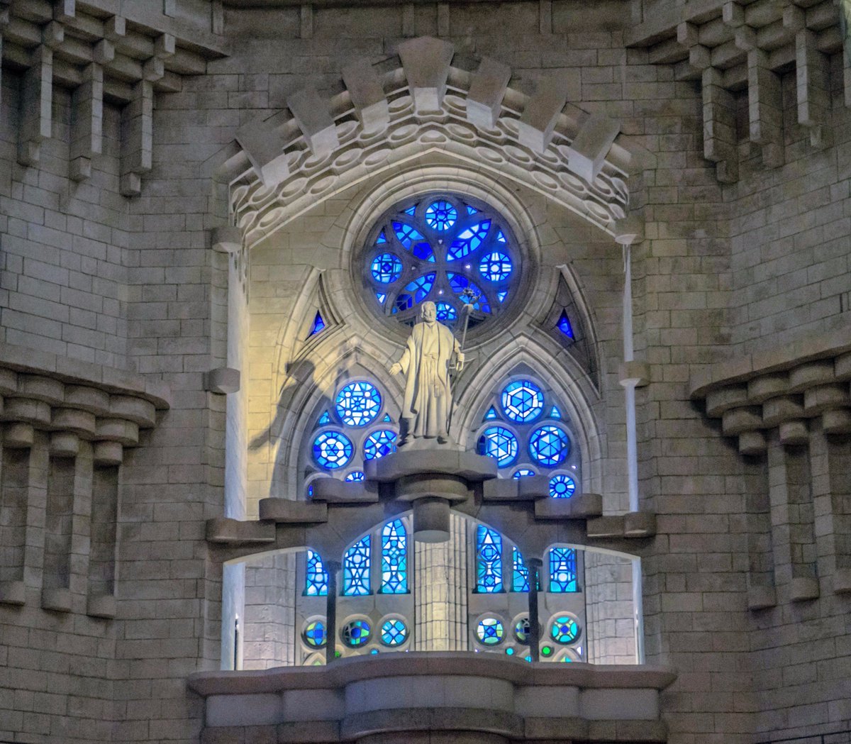 air_a_mana's tweet photo. blue is a favourite,it's considered to be beneficial for the mind and body,offering tranquillity #connections #barcelona #SagradaFamilia https://t.co/NWf0sbbtf5