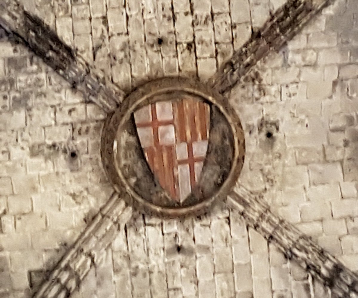 RiusAlbert's tweet photo. 1/2 Escut de #Barcelona a la darrera clau de volta de Sta. Maria del Mar, restaurada fa uns anys @Bcn_CiutatVella @bcncultura @VerBarcelona https://t.co/t0DzGS89ij