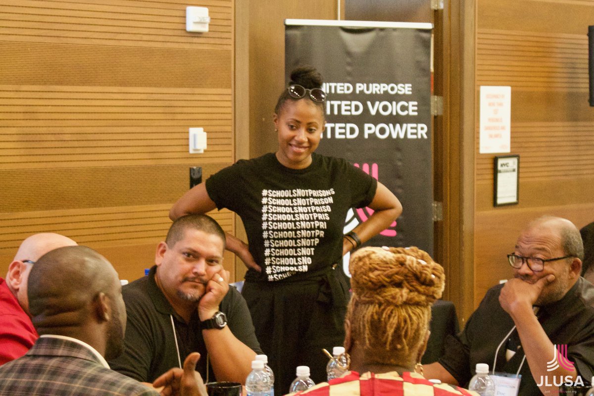 JustLeadersUSA's tweet photo. #LwC2017 Women's Leadership Track: Art of the Pivot with @TeresaYHodge @JamiraBurley @LaurinHodge @MzDeHoskins! https://t.co/uUuxWpjK9K