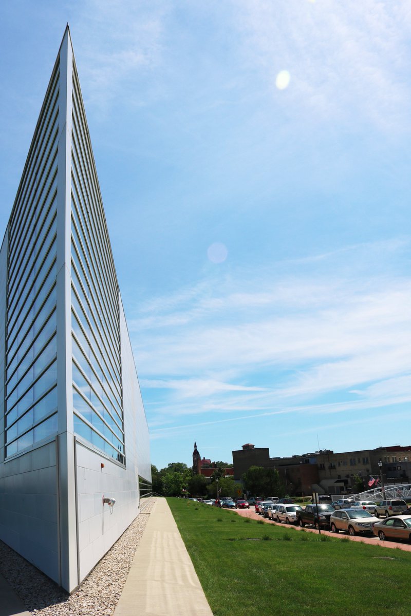 MuseumofWIArt's tweet photo. A gorgeous day in @WestBend! Take a walk along the Milwaukee River, explore shops & restaurants, and drop by for Studio Saturday! #OpenTill5 https://t.co/qtA23HQdau