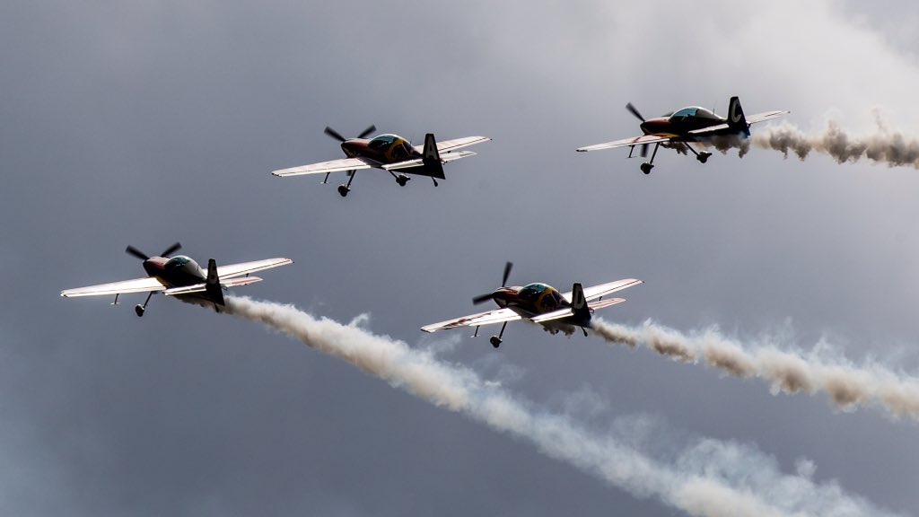 We vliegen er uit met de Red Bulls. Mooie afsluiting van een mooie, veilige airshow #HSM2017 <a href="/DHAirport/">Den Helder Airport</a> #luchtmacht #marine *Clipje volgt*