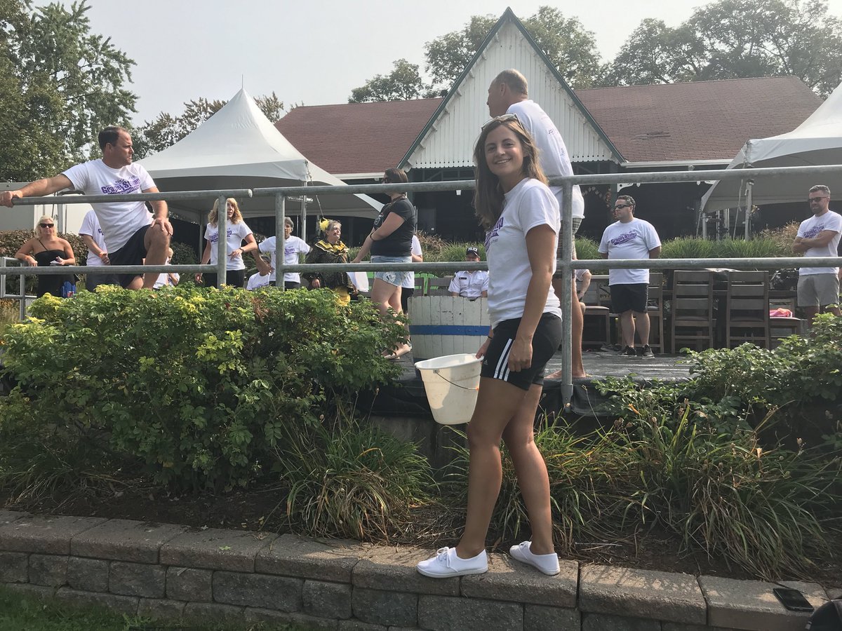 JCIStCatharines's tweet photo. Things are just getting started here at #JCIGrapeStomp! @NiagaraWineFest https://t.co/8ly8gRvxgF