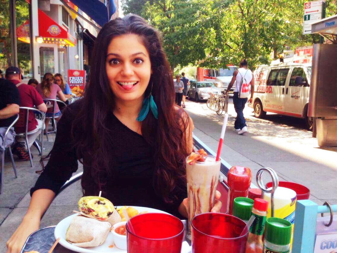 DeviGiannetti's tweet photo. Summertime, breakfast burritos &amp; bacon milkshakes 🌞🥙🥓. #Throwingback to NYC, 2015.
All the Small Things - Blink 182; https://t.co/EX6ZcVg8l5 https://t.co/BDtZgvsywP