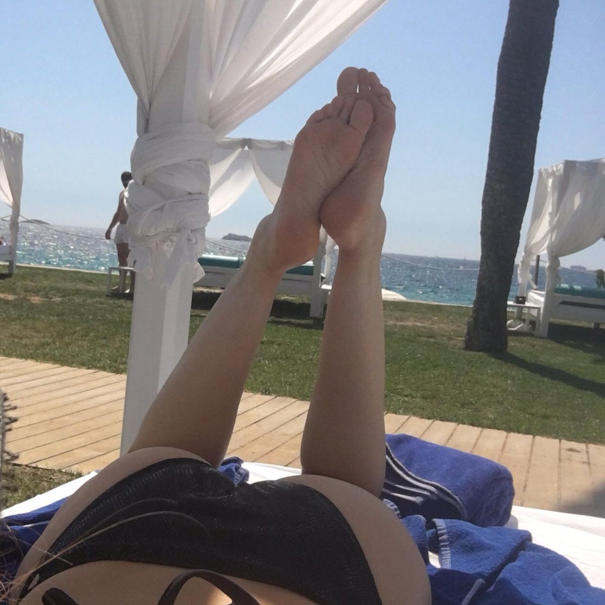 PedisExquisite's tweet photo. Sunshine Soles⛱️♥️ https://t.co/WDTtFd4DbG