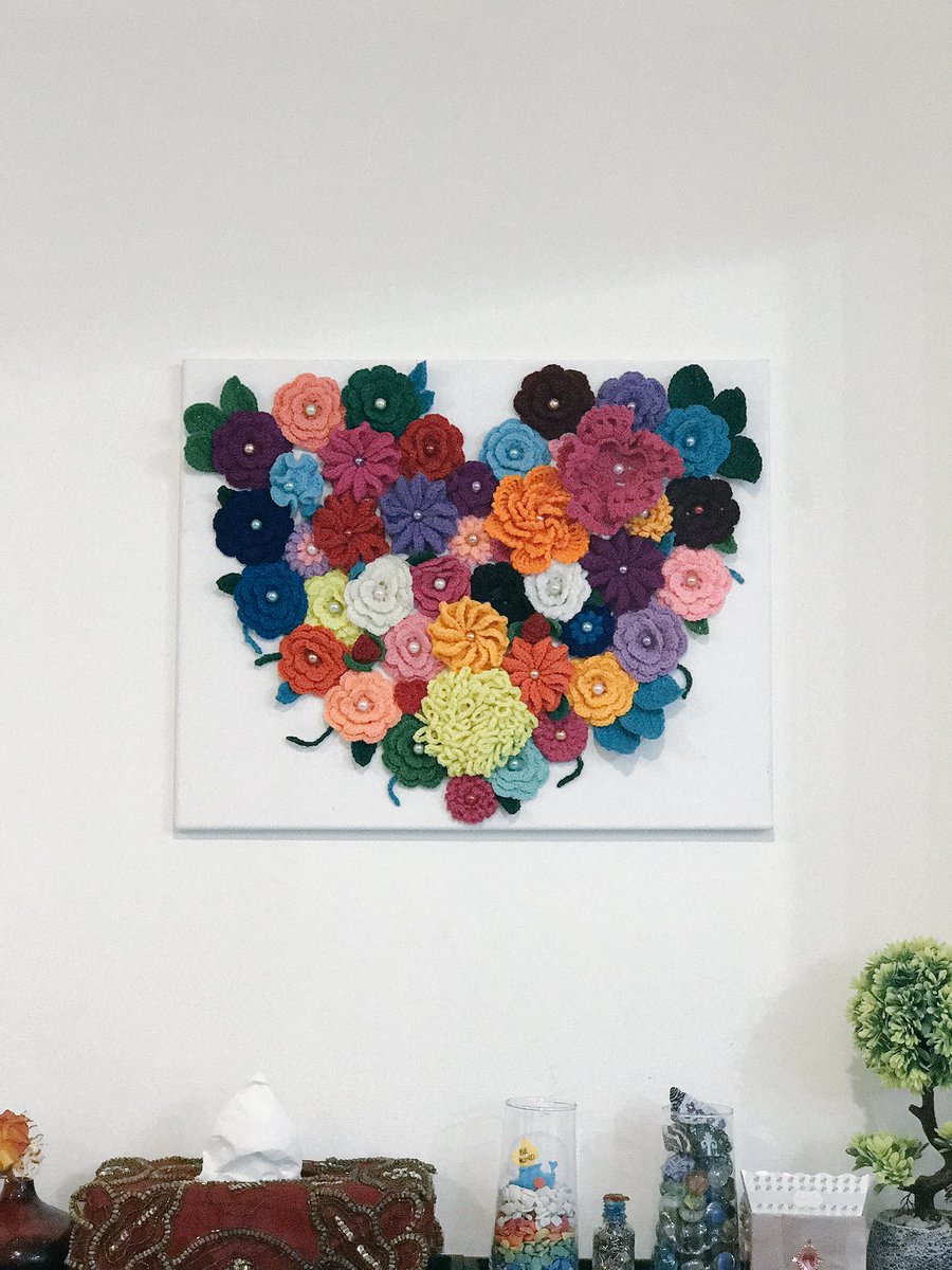 GoodTimeYourWay's tweet image. Flowers on canvas #crochet #crafturday
