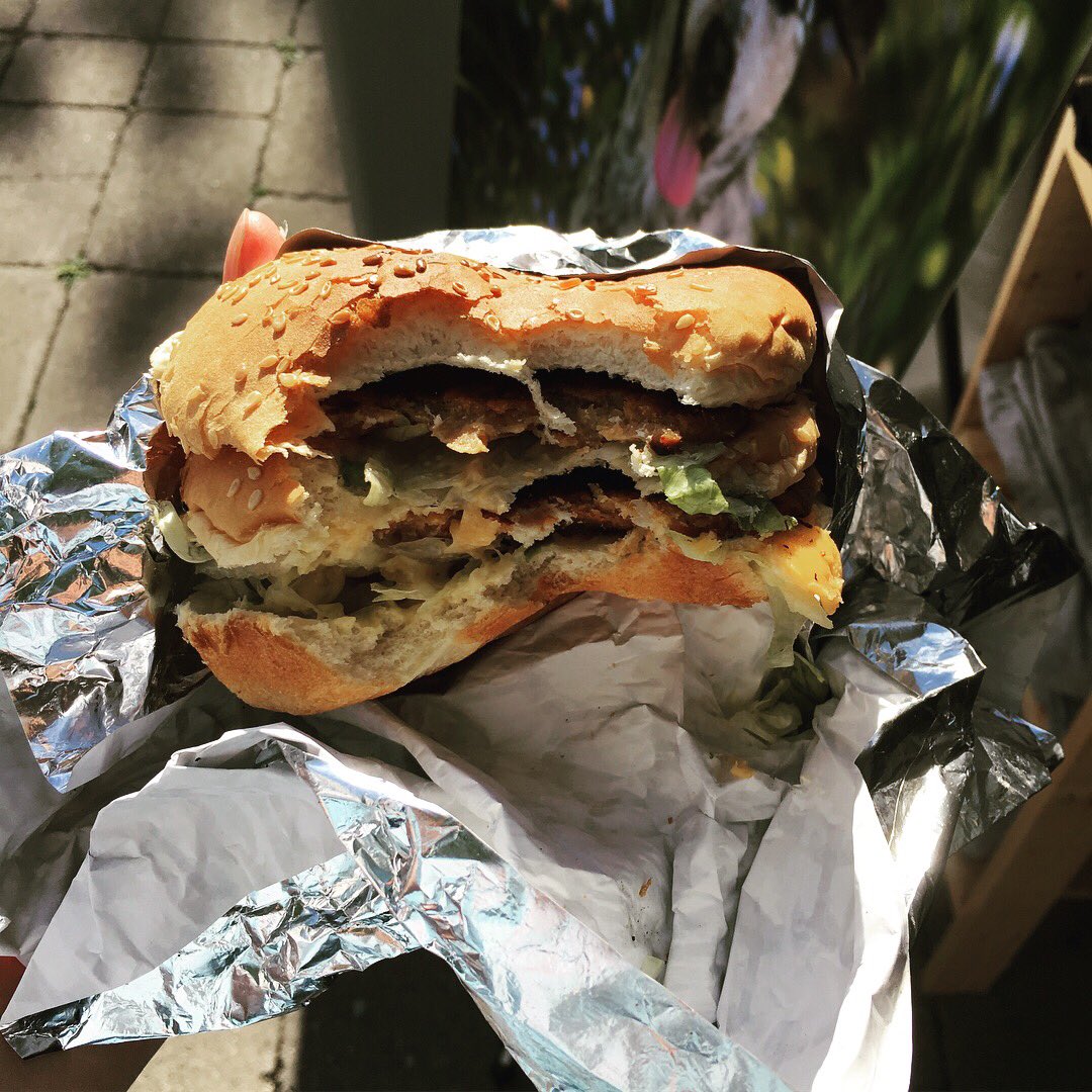 Melanie Pyves tweet media