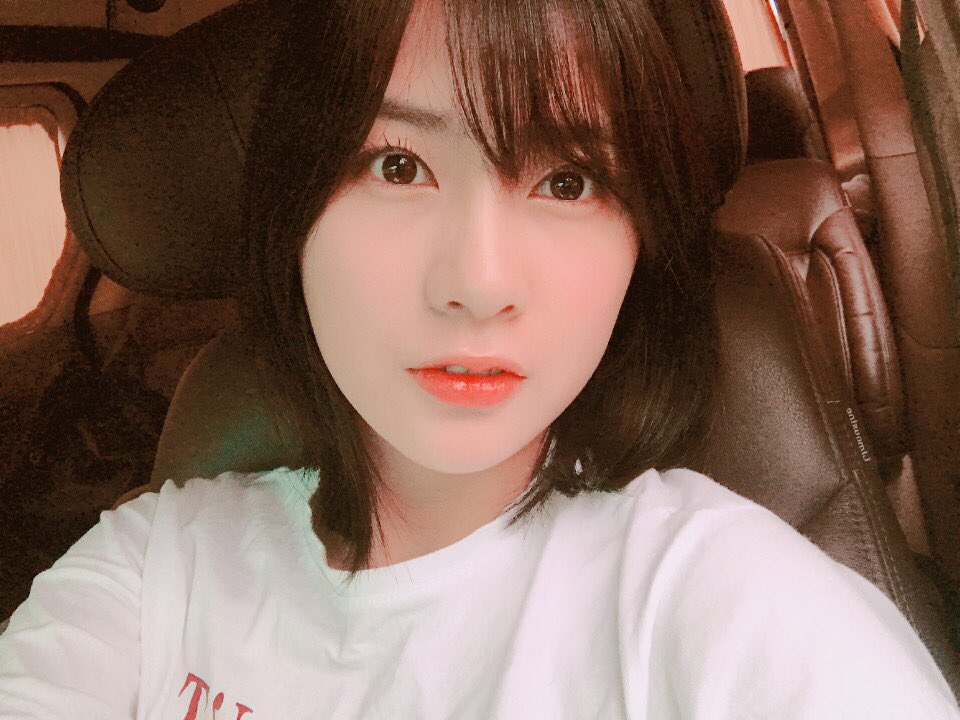 Apink_2011's tweet photo. [#에이핑크] 잠시 후 9시 15분 MC하영이로 변신한 하빵이를 만날 수 있는 배틀트립이  방송됩니다🤗 먹방요정으로 변신한 하빵이와 함께 떠나는 두근두근 먹킷리스트 여행편!
🐼들 모두 본방사수💕

#Apink #두근두근_스페셜MC하빵이 #울막내_짜란다 https://t.co/svEMEII7CY