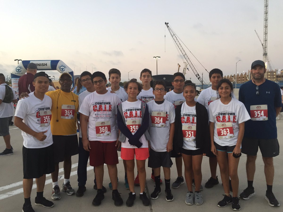 RMSBroncos's tweet photo. Rosemont here representing at The C.A.L.F. Run! #RosemontReady #CalfRun #Cowtown #5k #FWISD https://t.co/cxoicctpH3