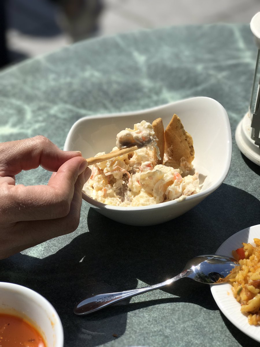 andreacarucci's tweet photo. Disfrutando del mejor aperitivo al sol en la gran #plazadeoriente en @lalonjadelmar #MADRID después de comprar en el @mercagroeco #agastrob https://t.co/31xv2AuUuj