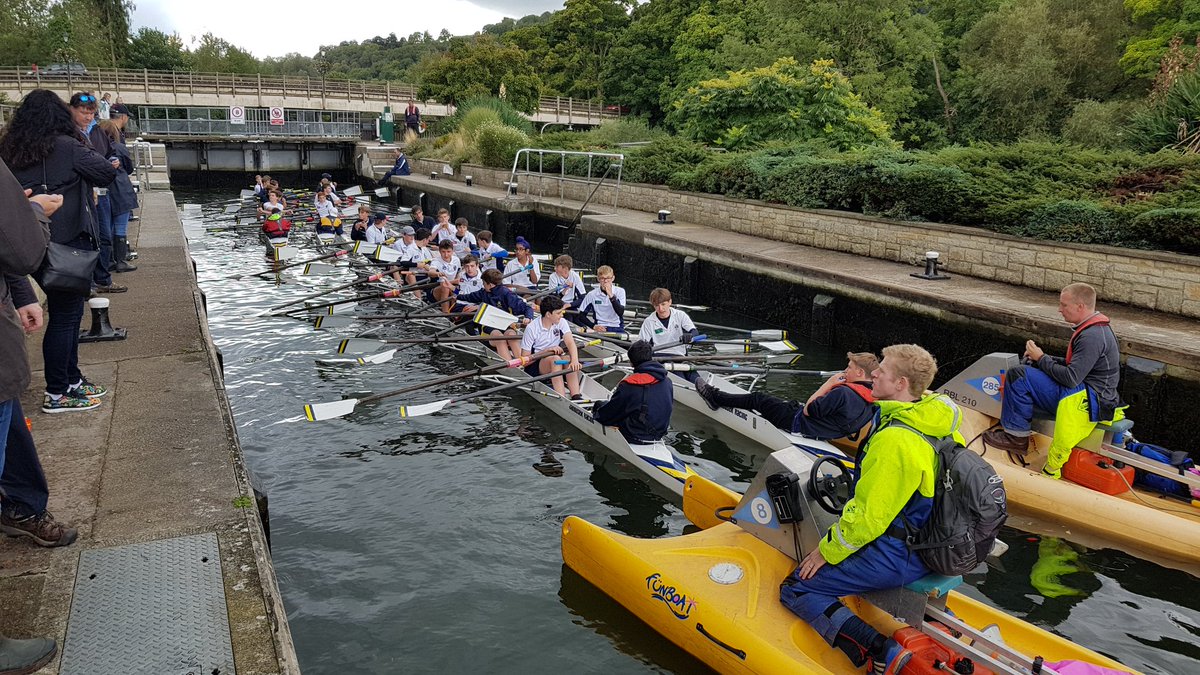 All boats now leaving goring lock <a href="/ReadingBlues/">ReadingBlues</a> #BigRow