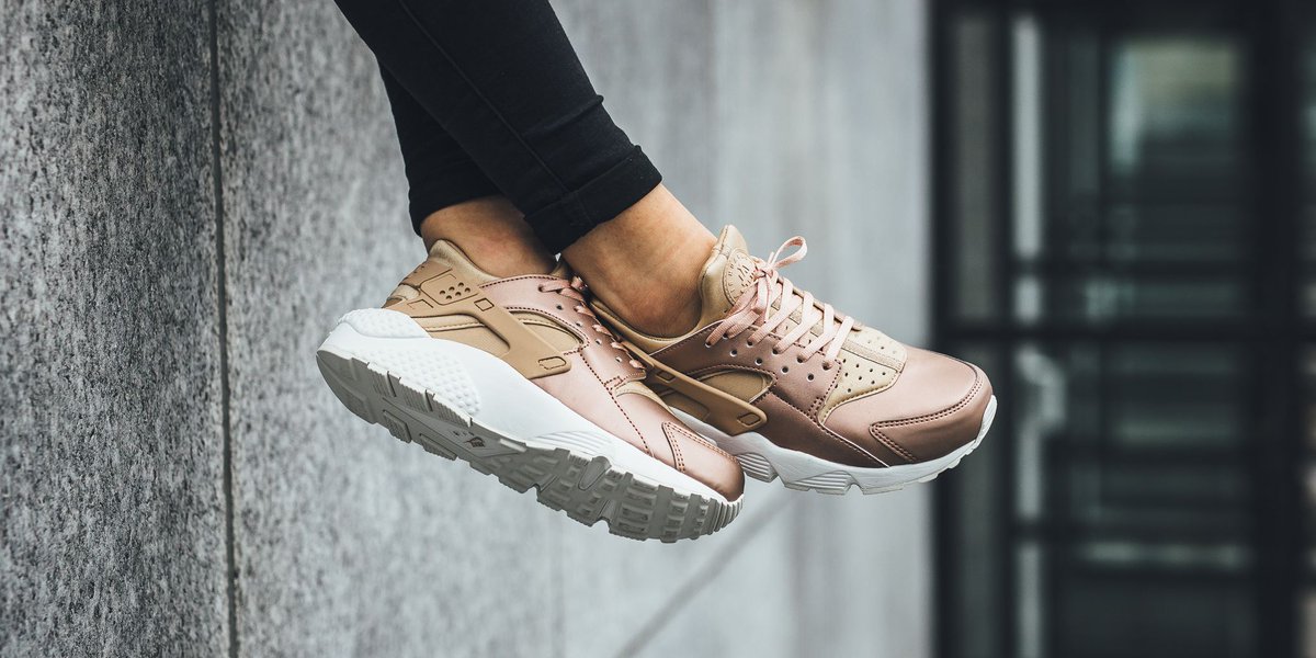 nike air huarache run se metallic red bronze/elm