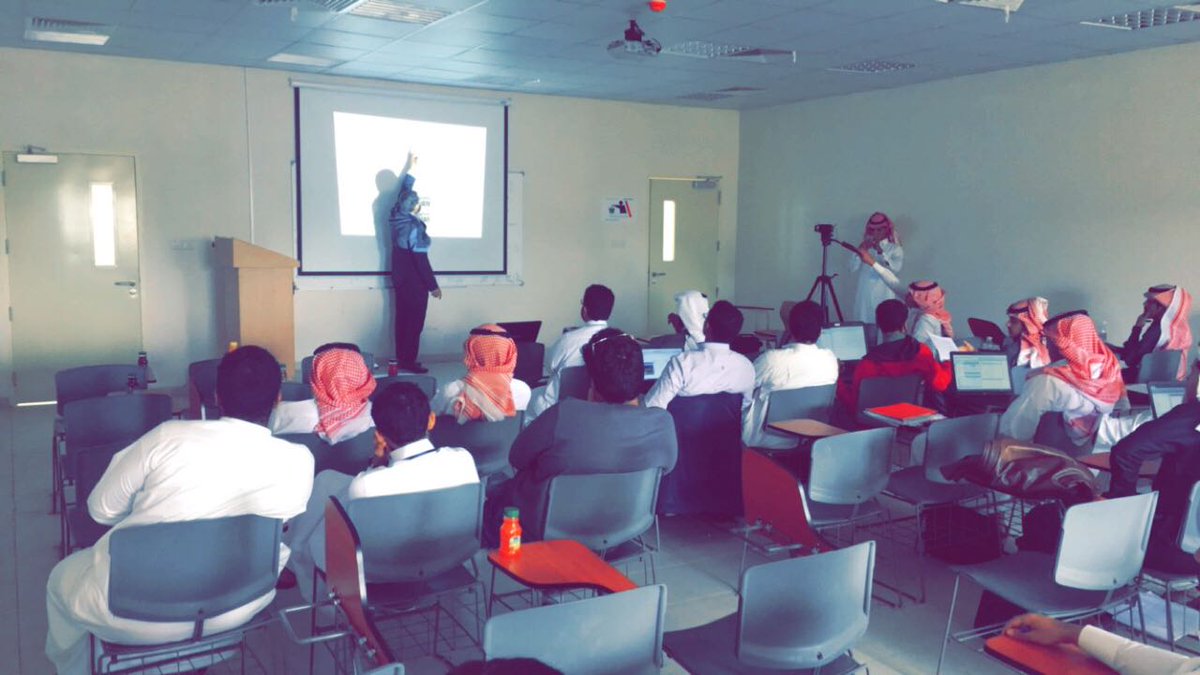 TU_IEEE_SB's tweet photo. أعلن الفرع الطلابي عن دورة تدريبية  للماتلاب  قدمها د. إبراهيم بدير مشكوراً Fundamentals Of MatLab In Electrical Engineering https://t.co/oDsrnC1JMC