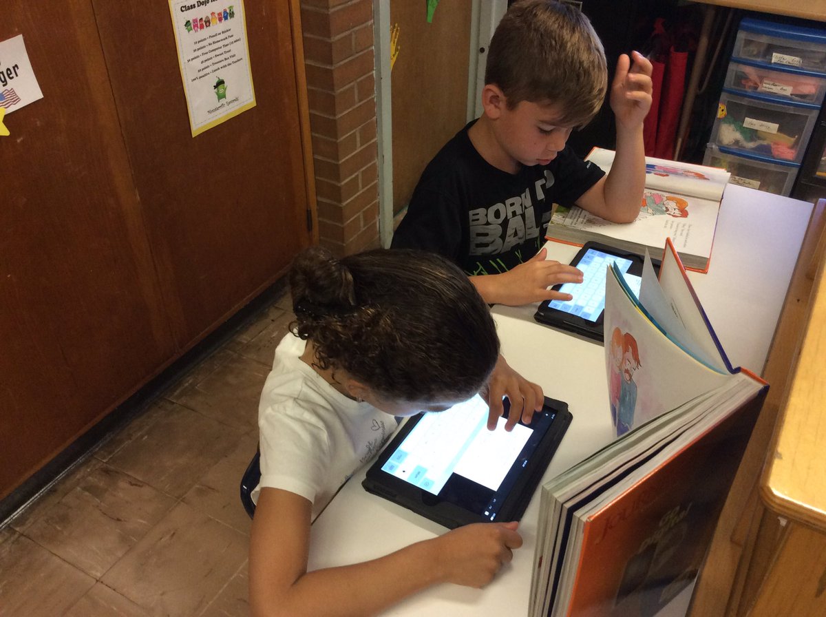 LynnCrest02's tweet photo. 2C/S loved working with our friends in literacy centers this week! @LC22Connelly https://t.co/KbpoAAtLvg