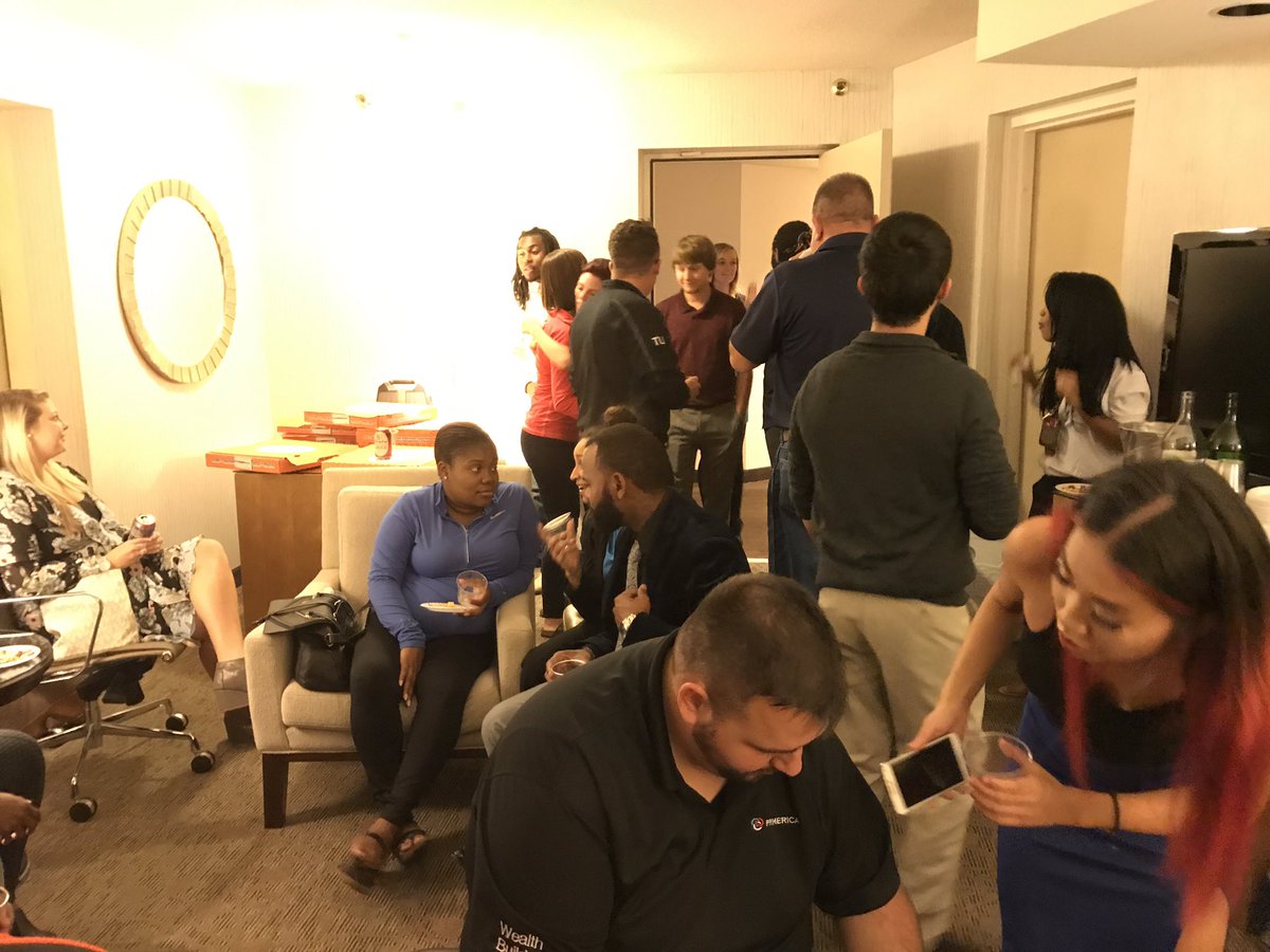 tumason's tweet photo. Great time with the team last night- if you want to be big, you must build relationships https://t.co/C16U1ePIOU