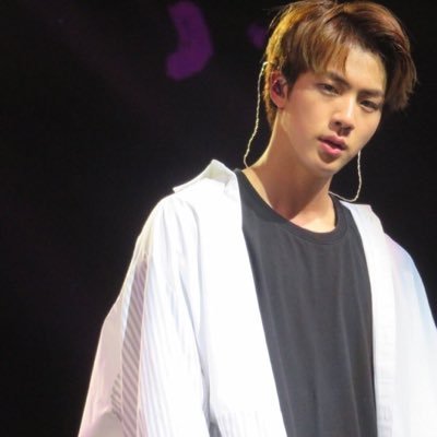 I invite you @xecua_ to the movie date tonight ; ) Mau kan? Ntar kt cuddle sambil mkn pizza sambil ntn film horror : )