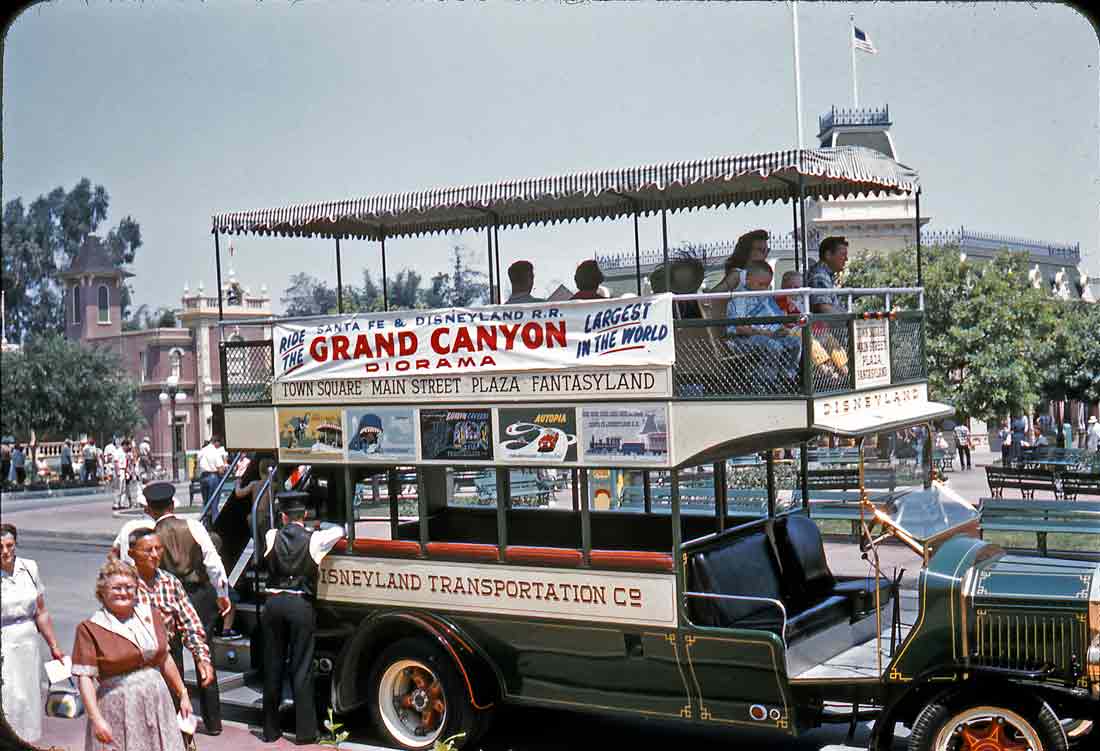 aaronhgoldberg's tweet photo. Early #Disneyland https://t.co/o2y28PrNDE