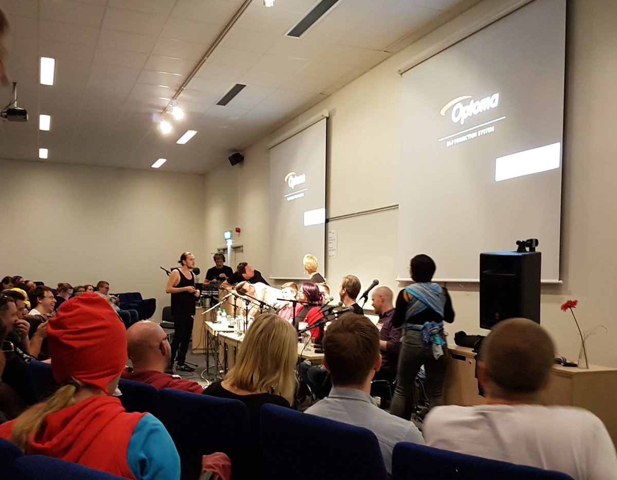 Tog några år, men nu blev det äntligen <a href="/Nordigt/">[NÖRD:IGT]</a> live. (lyckades ta en bild när typ alla i panelen tittade bort också).