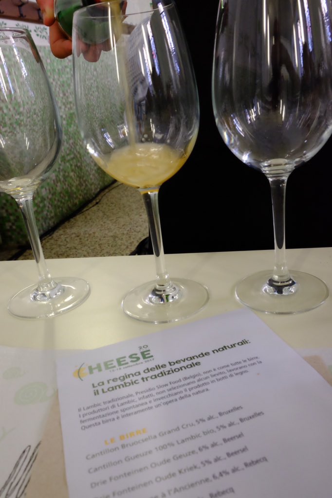DarioBragaglia's tweet photo. #Cheese17 Le birre #Lambic prodotte in una ristretta regione attorno a #Bruxelles sono la più tradizionale delle bevande naturali belghe https://t.co/2L2gwGNP8F
