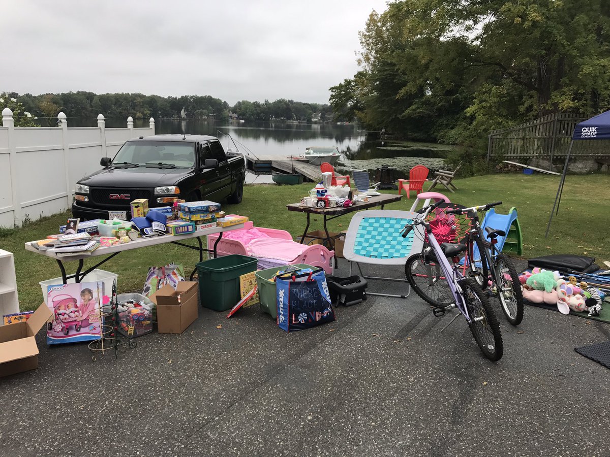 #yardsale 18 nipmuc Terrace! Please support Framingham varsity cheer!