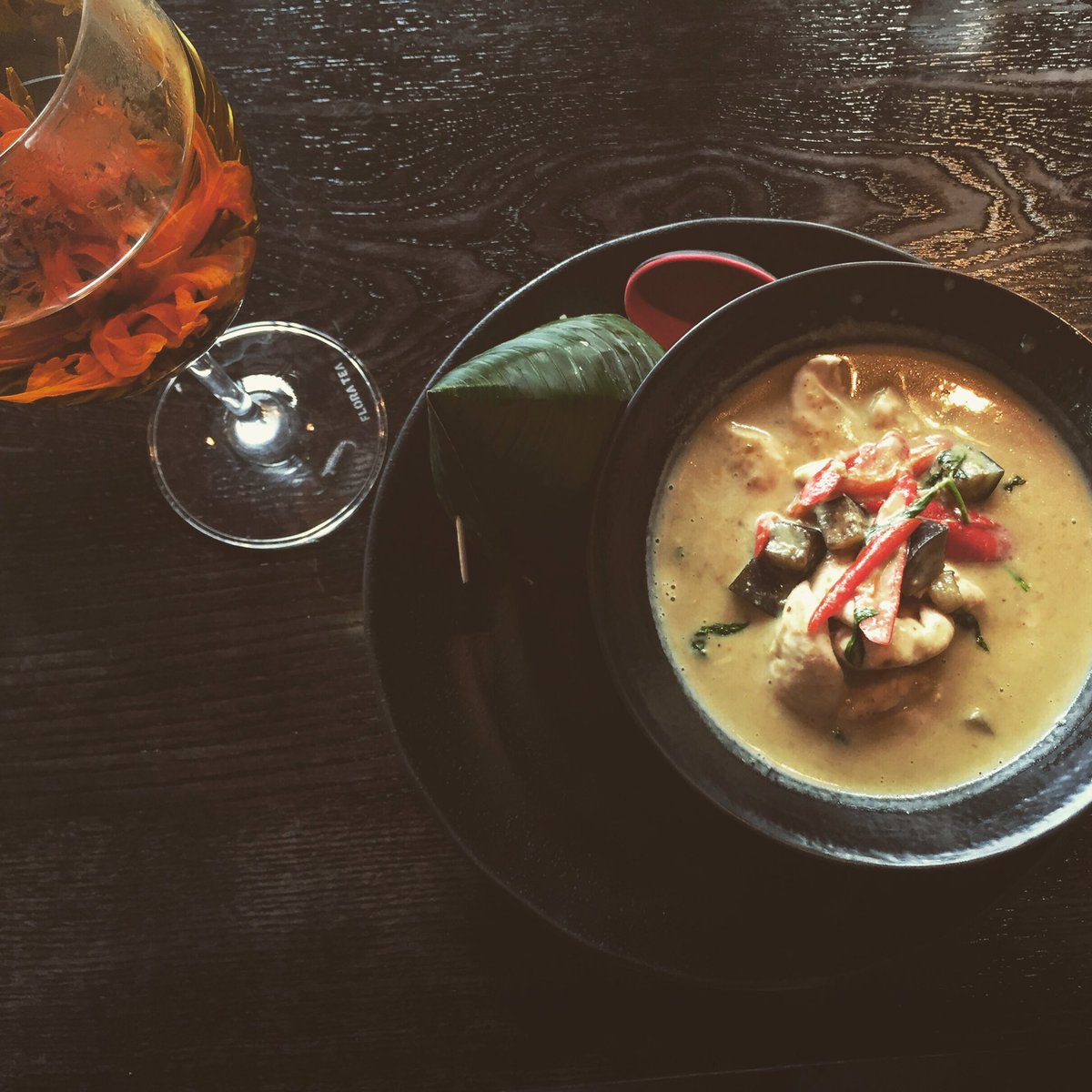 Just what the doctor ordered 🖤Thai green curry from <a href="/ZenDurham/">Zen Durham</a> with aromatic mayflower <a href="/FLORATEA/">FLORA TEA</a> 🌸#coeliac