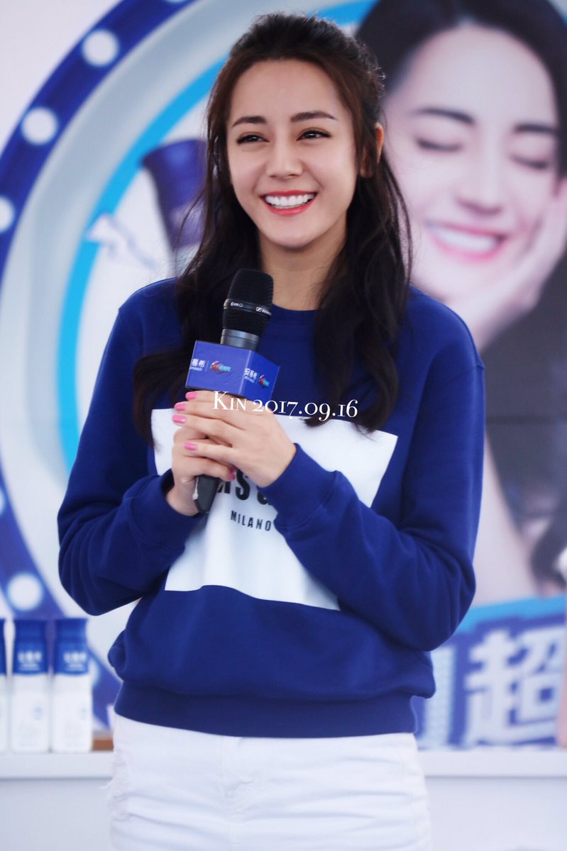 dilireba_'s tweet photo. First batch of photos from today's Anmuxi fanmeet event ♥️ [1/2]

cr: S_kinkn

#迪丽热巴 #dilireba #dilrabadilmurat #dilraba https://t.co/CfH8MrEISa