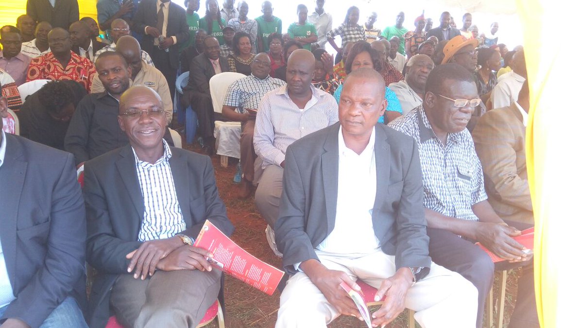 Looh! MPs Didimus(Kimilili) &amp; Mwambu(Bumula) roughed up by mourners &amp; thrown out of this funeral in Bungoma 4 having visited State House!