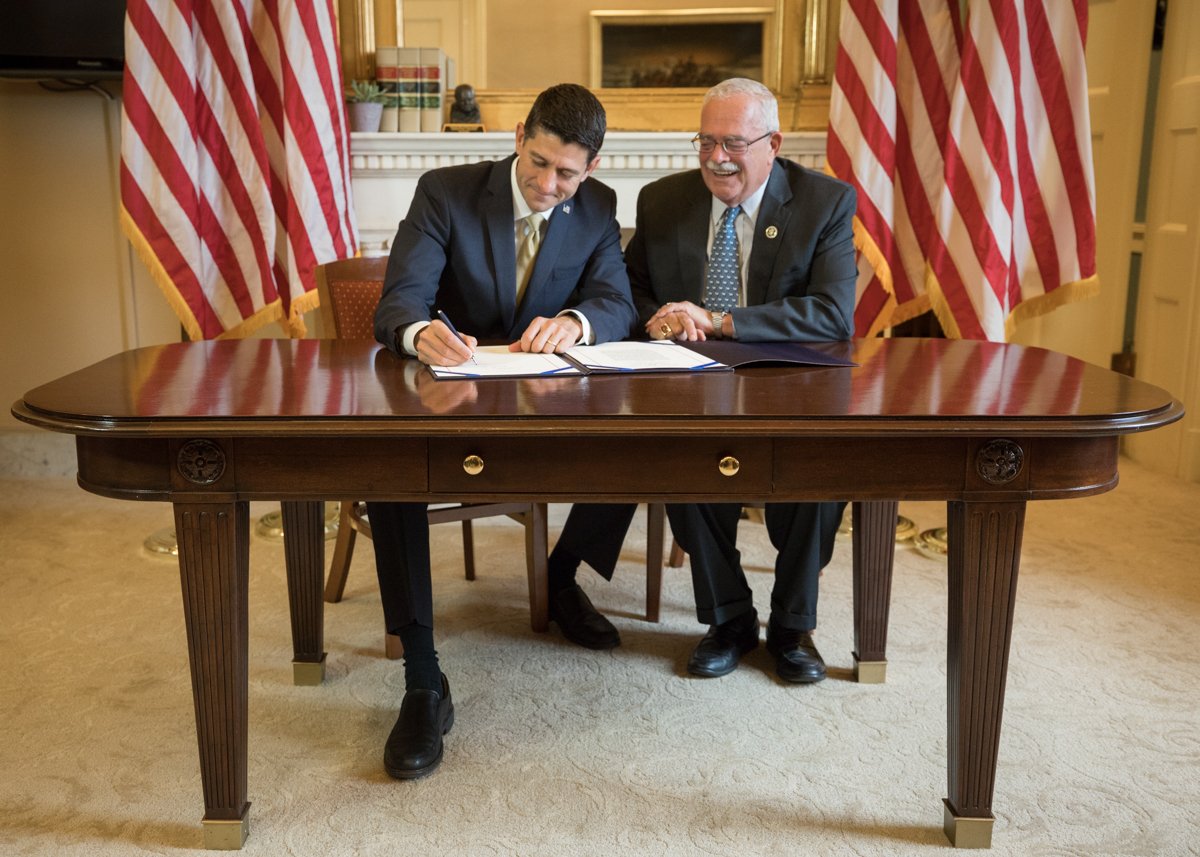 SpeakerRyan's tweet photo. With one voice, Congress condemns the violence that took place in Charlottesville and rejects the hate groups involved. https://t.co/Way9qvHBNl
